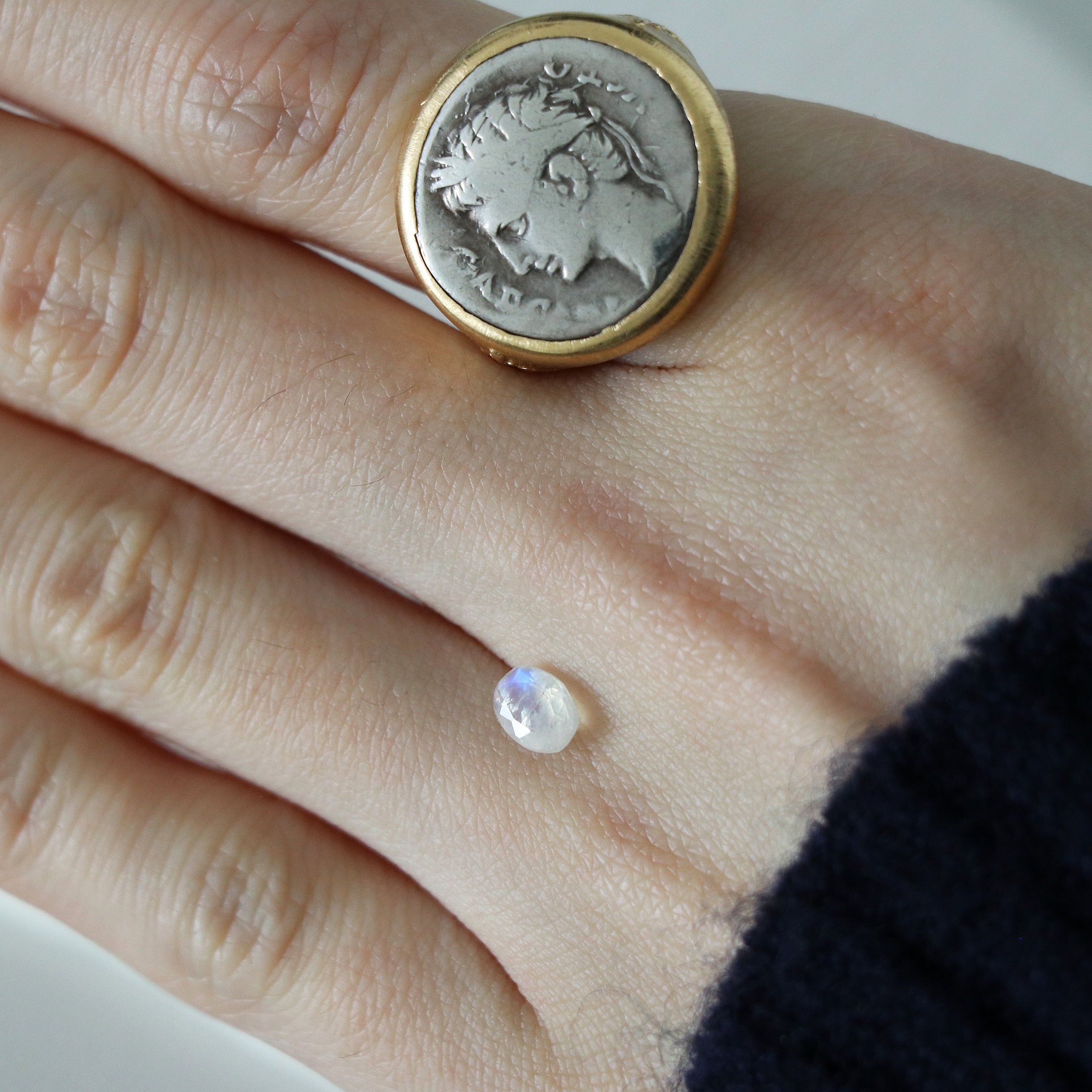 Moonstone / Orthoclase / Feldspar - Mystery stone 2 - Gem Identification series