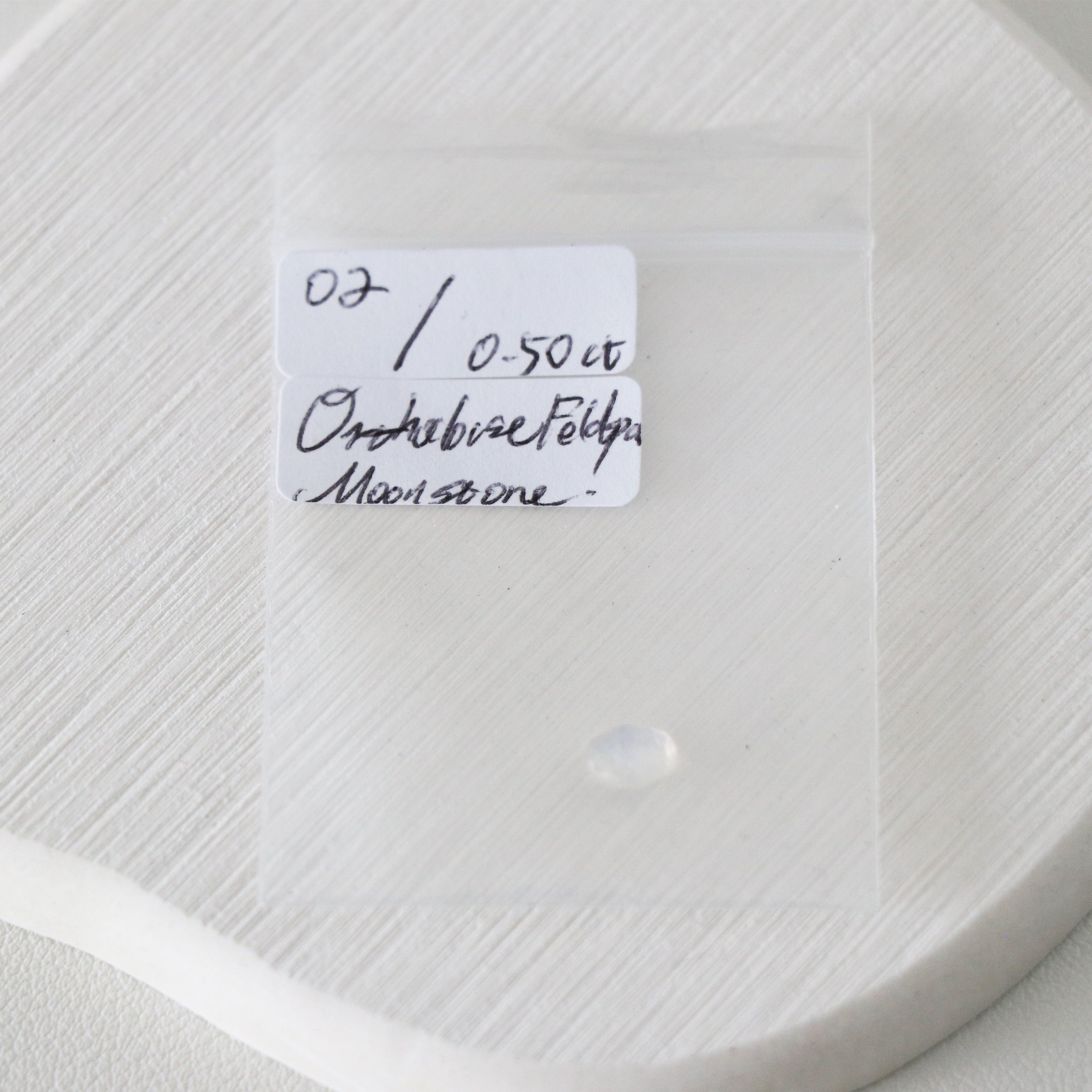 Moonstone / Orthoclase / Feldspar - Mystery stone 2 - Gem Identification series