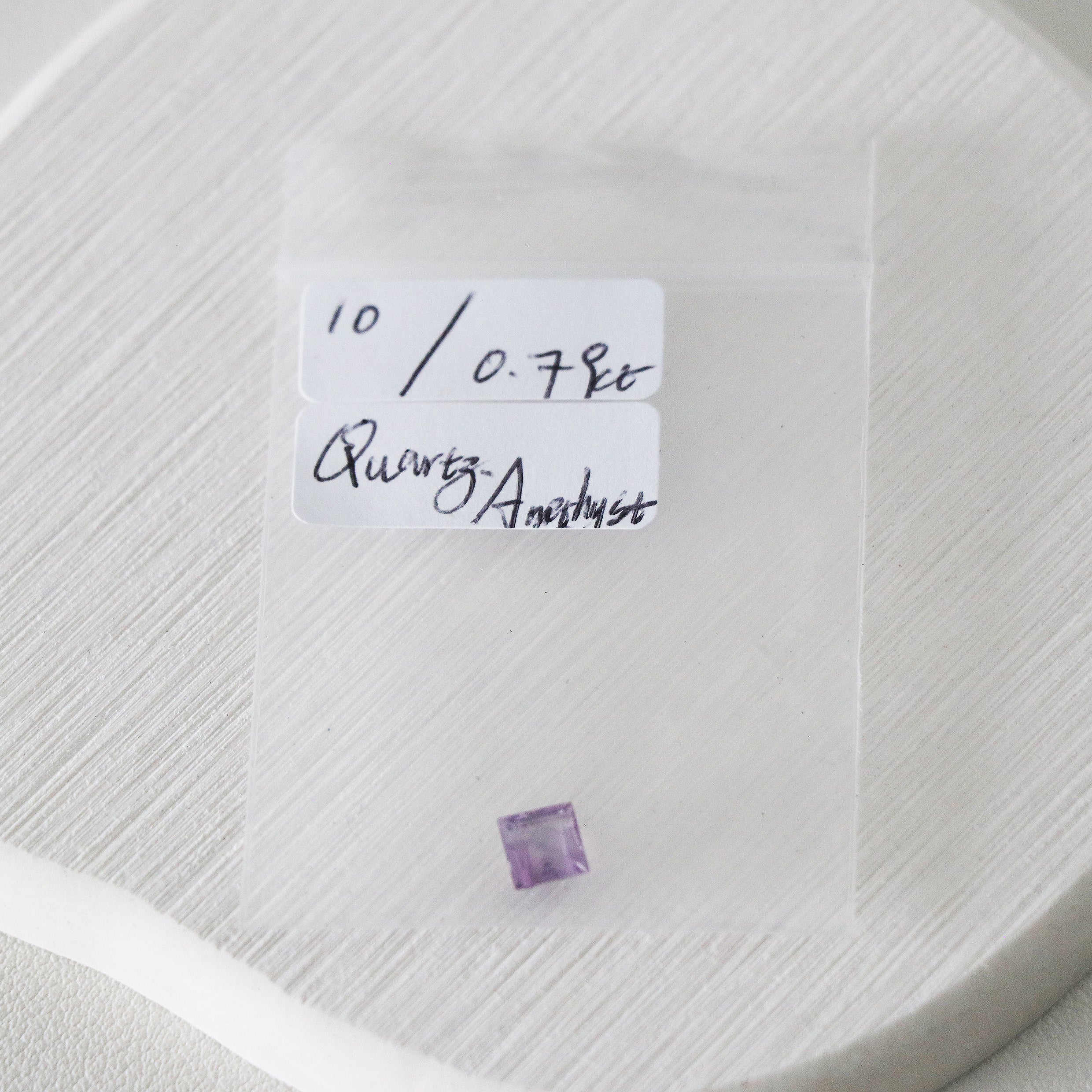 Amethyst / Quartz - Mystery stone 10 - Gem Identification series