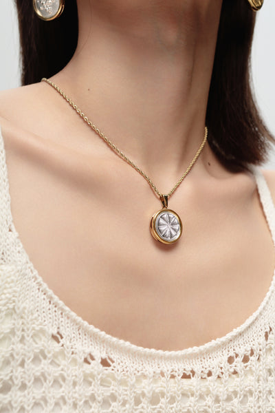 Panis Quadratus Pendant Necklace - Gold