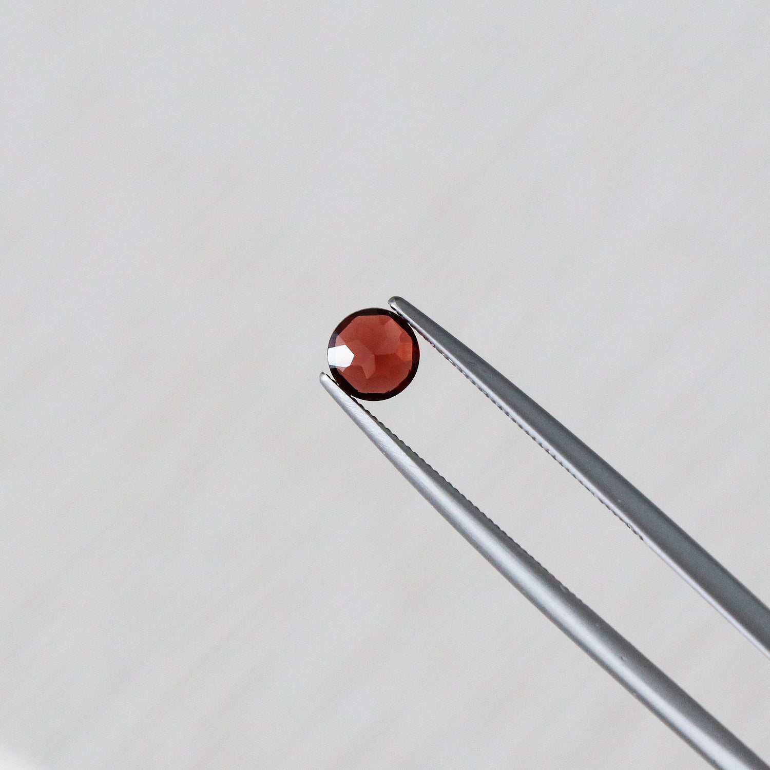 Rhodolite / Pyrope-almandine / Garnet - Mystery stone 3 - Gem Identification series