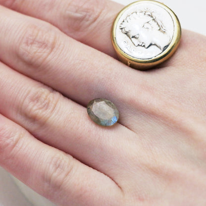 Labradorite / Feldspar - Mystery stone 121 - Gem Identification series