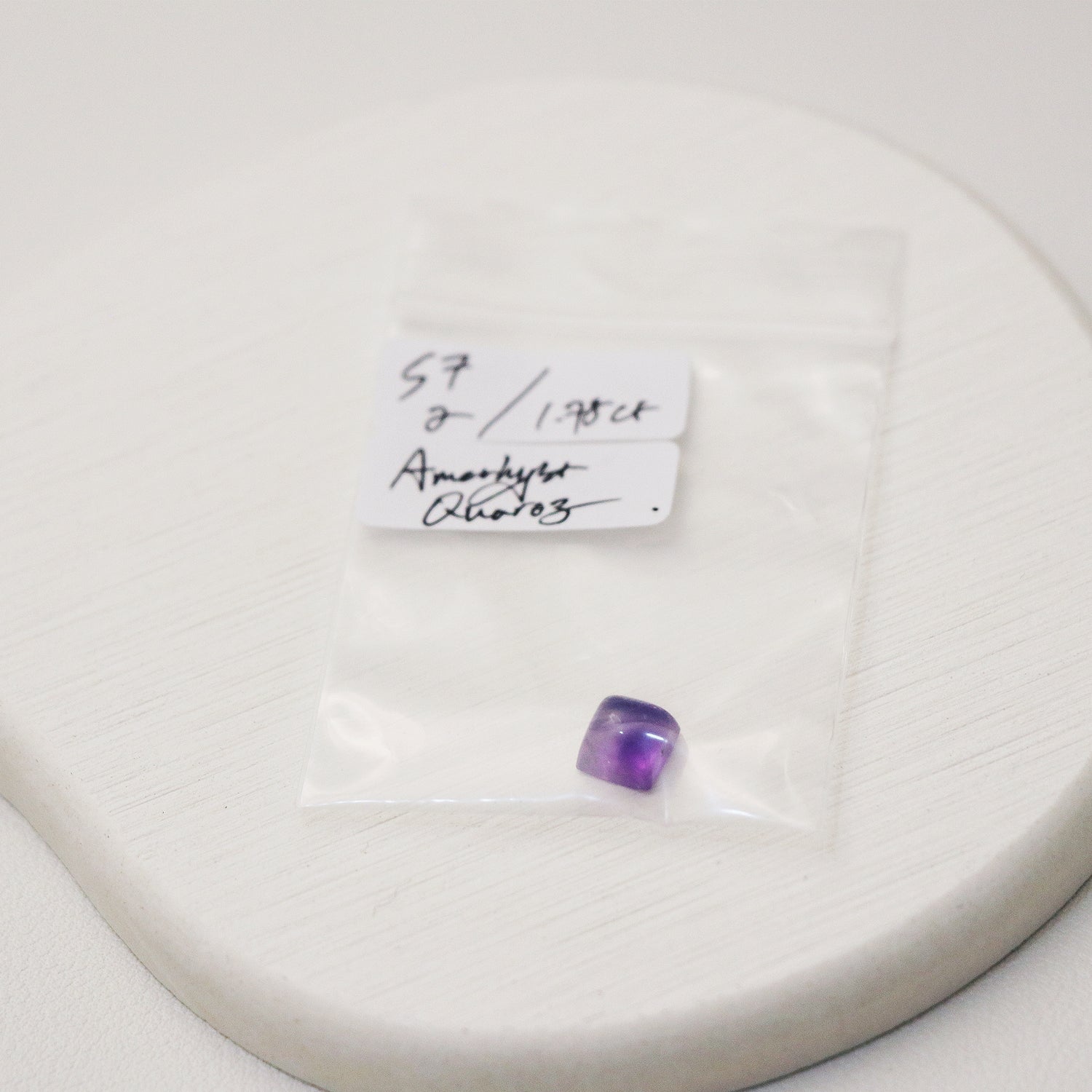 Amethyst / Quartz - Mystery stone 122 - Gem Identification series