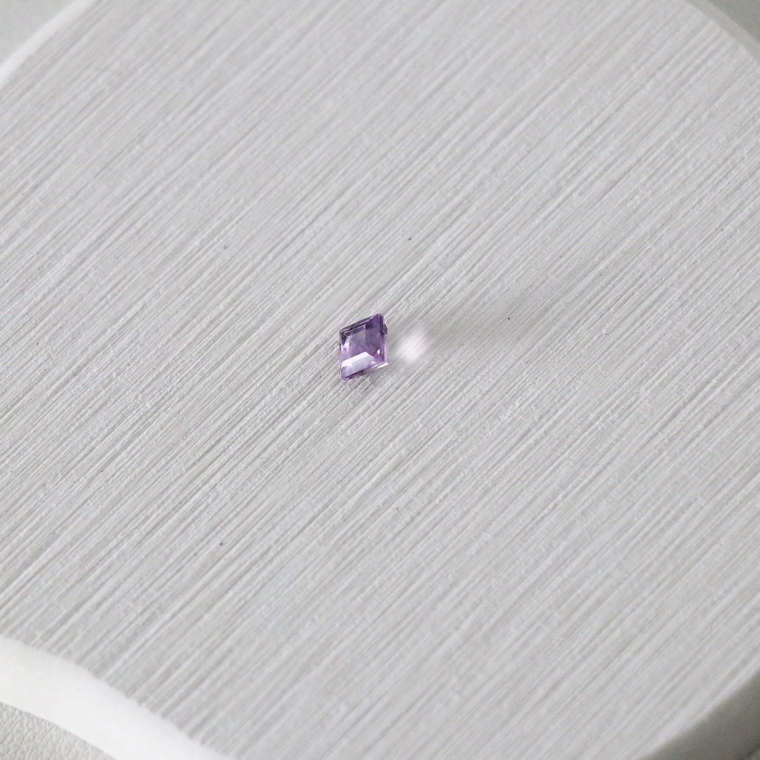 Amethyst / Quartz - Mystery stone 10 - Gem Identification series